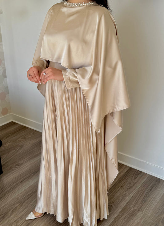 Robe Amira Satinée avec Cape Intégrée