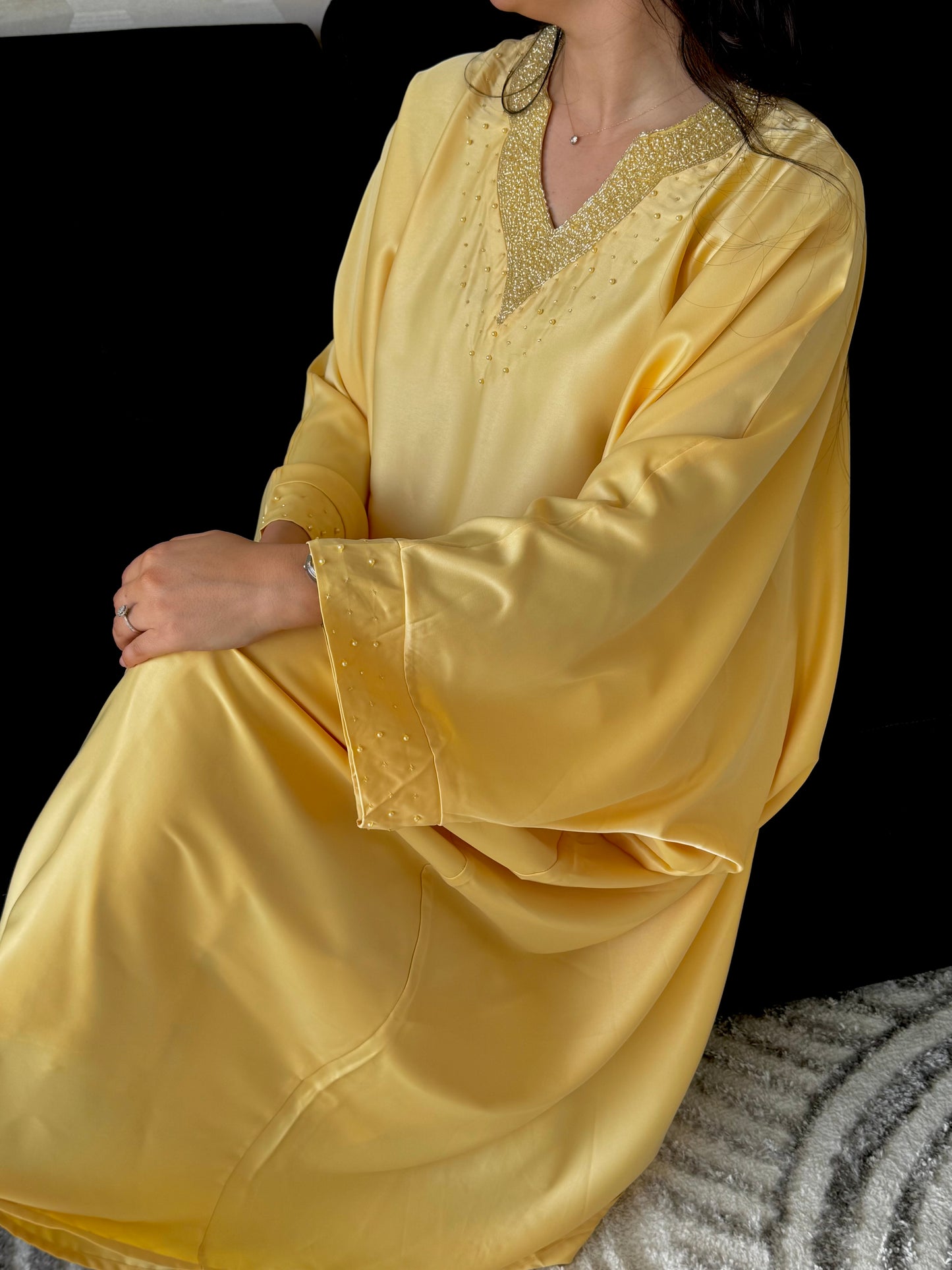 Abaya Yousra avec Ceinture Intérieure Jaune